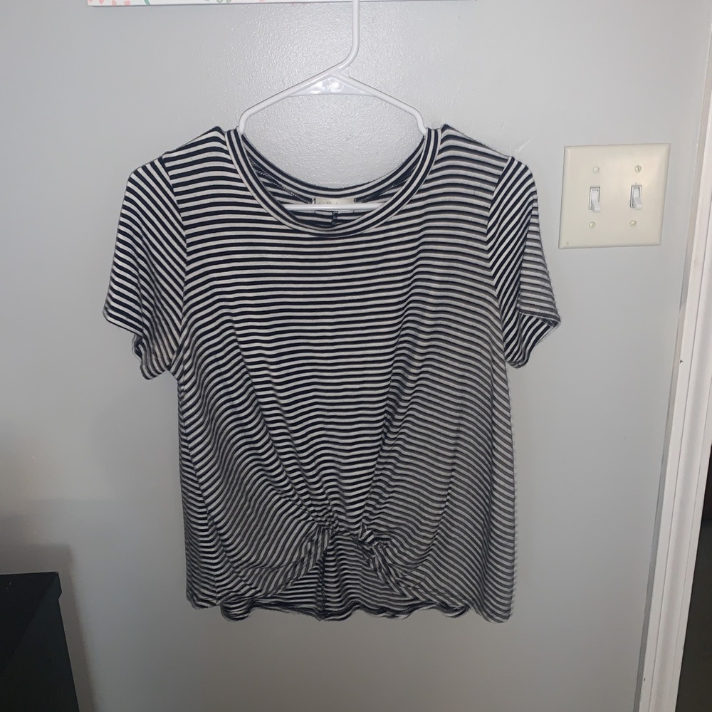 Knotted tee